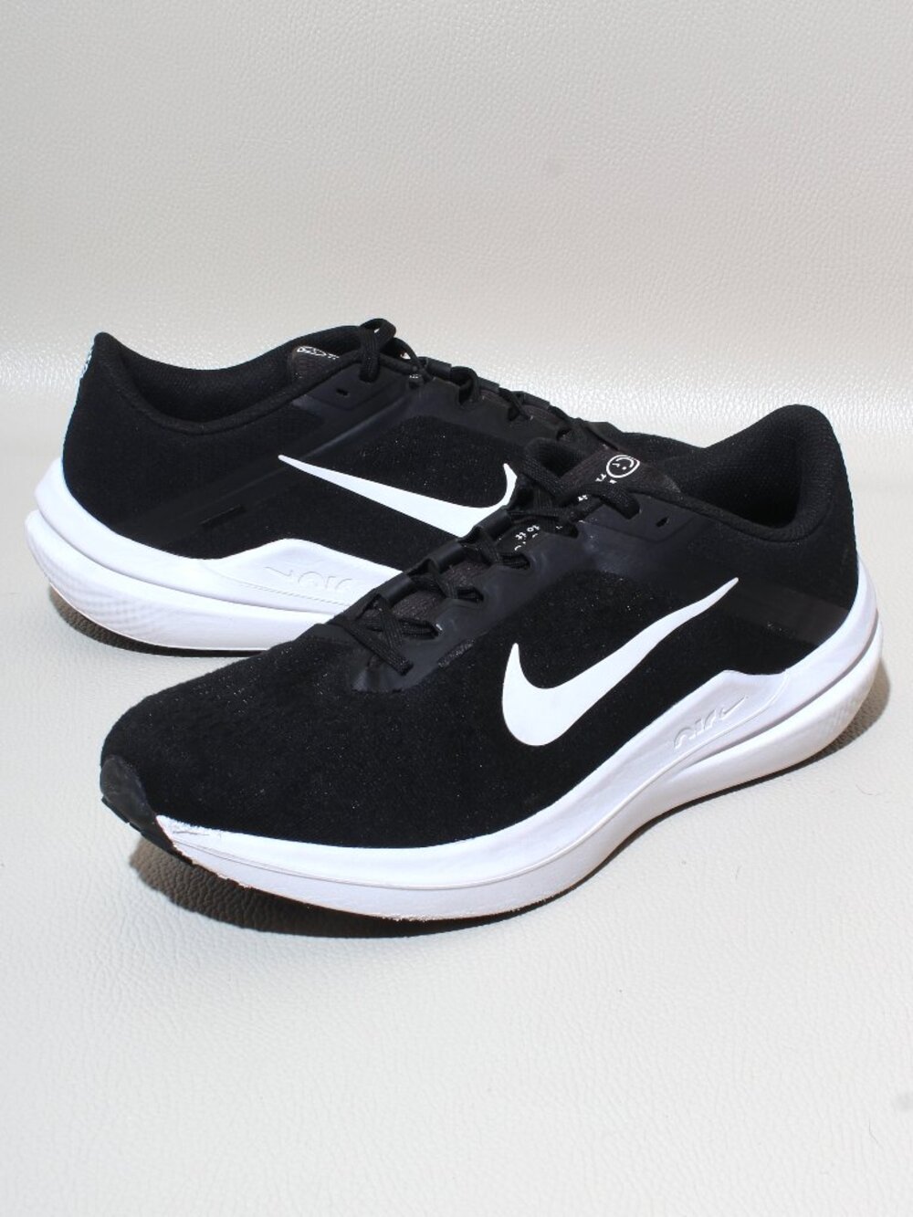 Nike Air Winflo 10 Mens Size 10 Black White Running Shoes DV4022-003